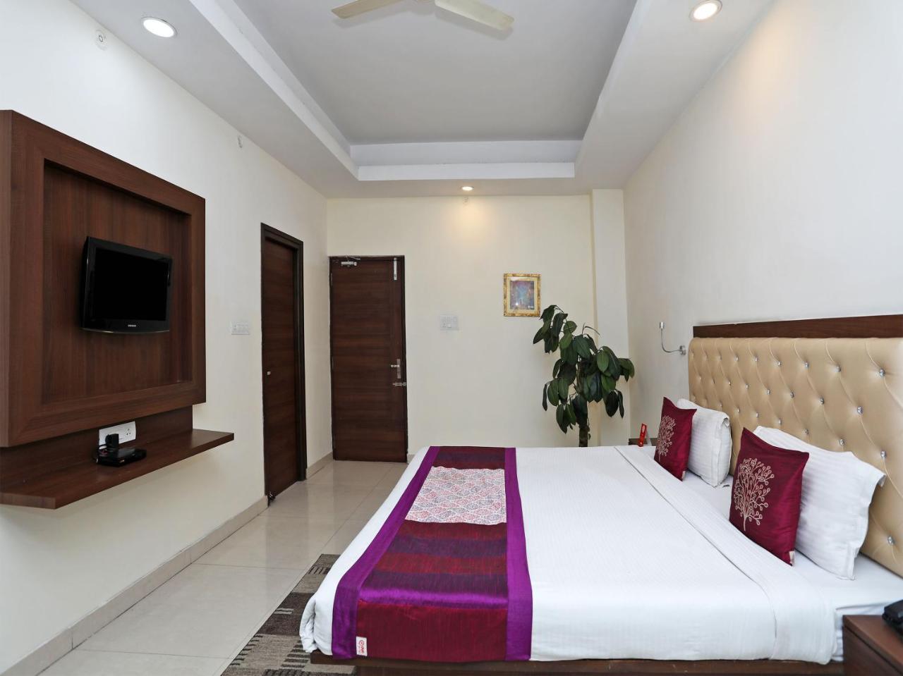 Oyo 680 Hotel Ranjana Heritage Lucknow Buitenkant foto
