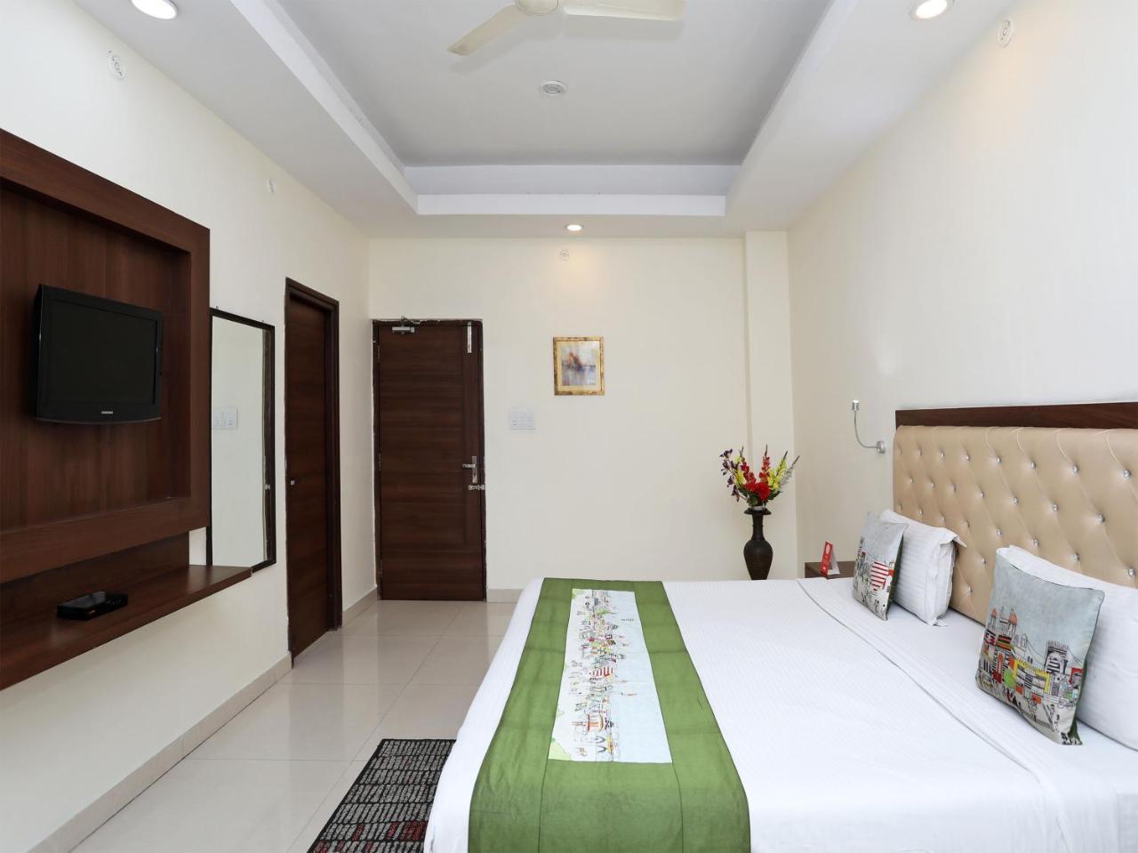 Oyo 680 Hotel Ranjana Heritage Lucknow Buitenkant foto